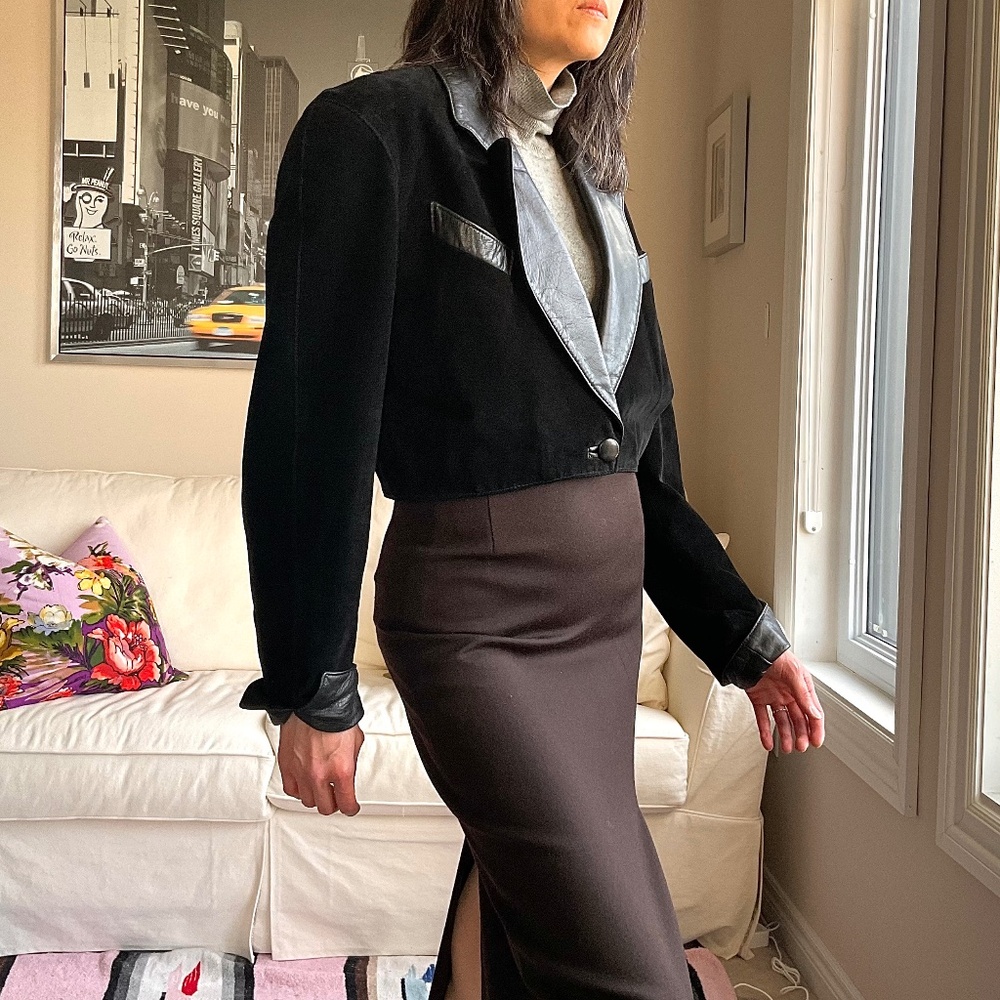 Danier black leather and suede cropped peaked lapel jacket - Picture 3 of 16